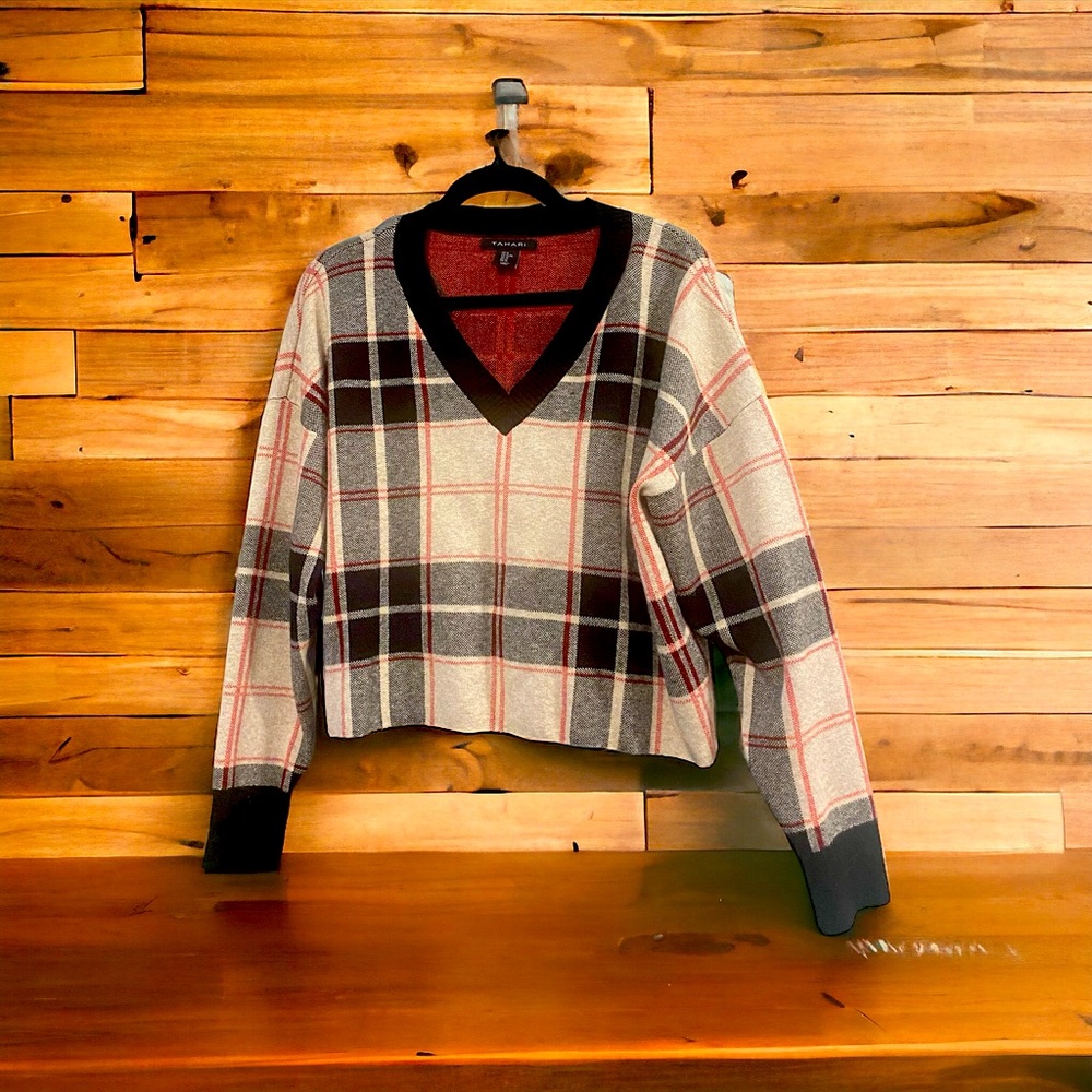 Tahari Plaid Sweater Stylish and Chic (Size XL)